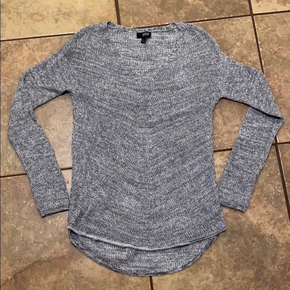 Black & White V-Neck Knit Sweater ANA